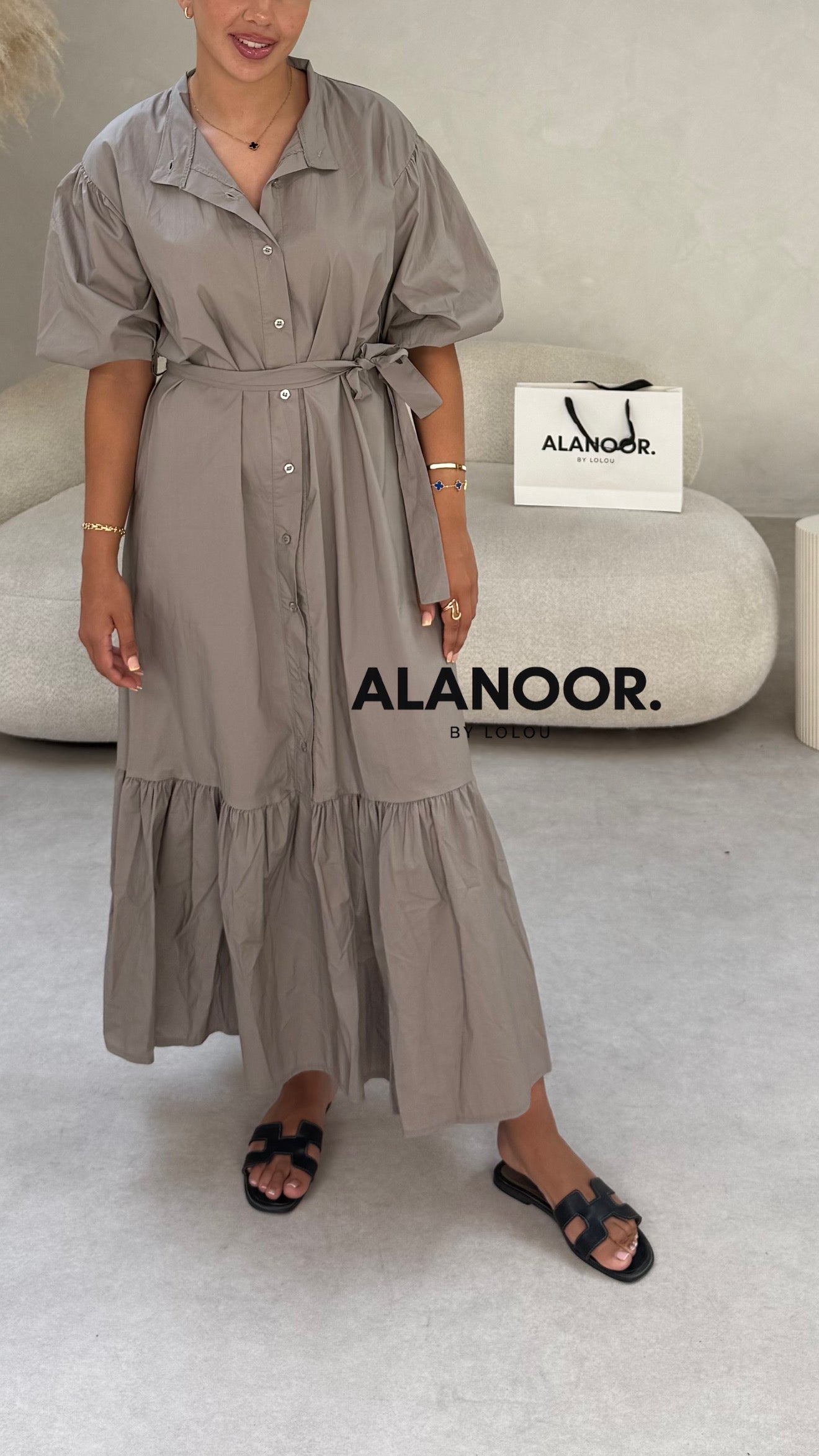 Vestido Taupe Volantes