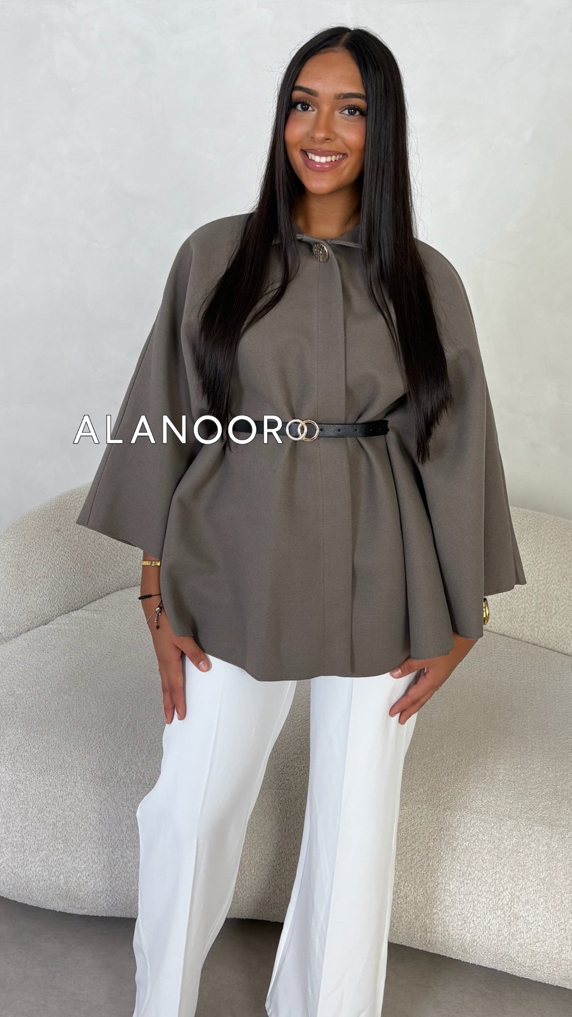 Capa con Cinturón Taupe