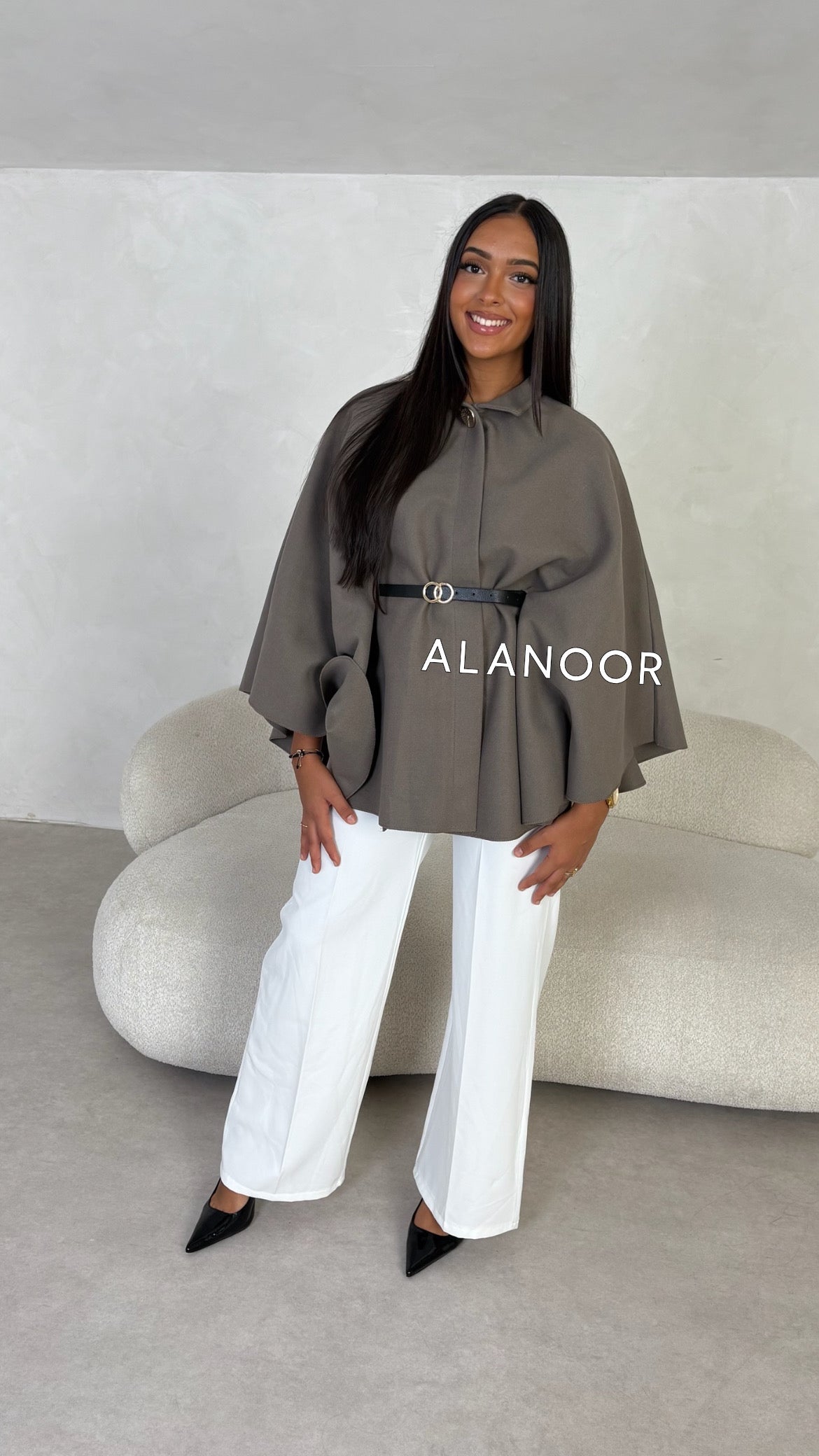 Capa con Cinturón Taupe