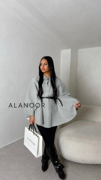 Capa con Cinturón gris