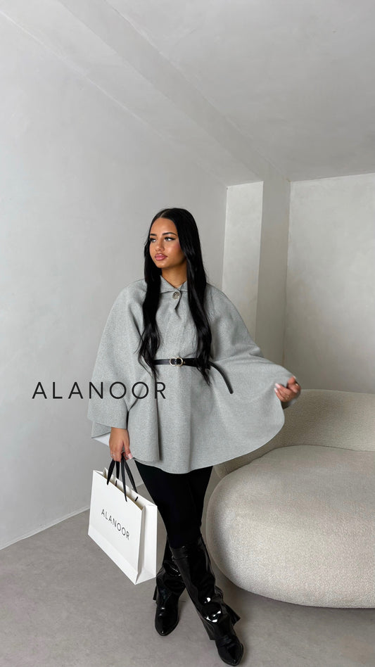 Capa con Cinturón gris