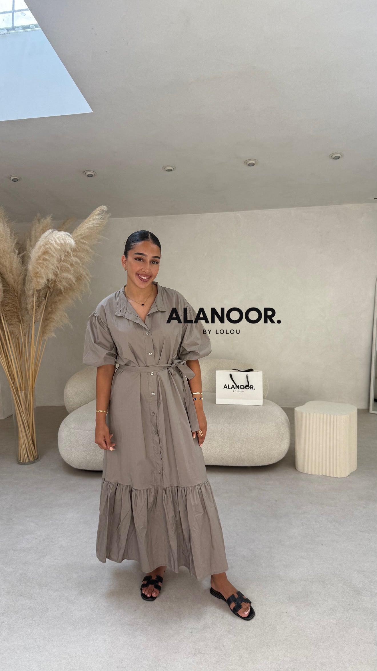 Vestido Taupe Volantes