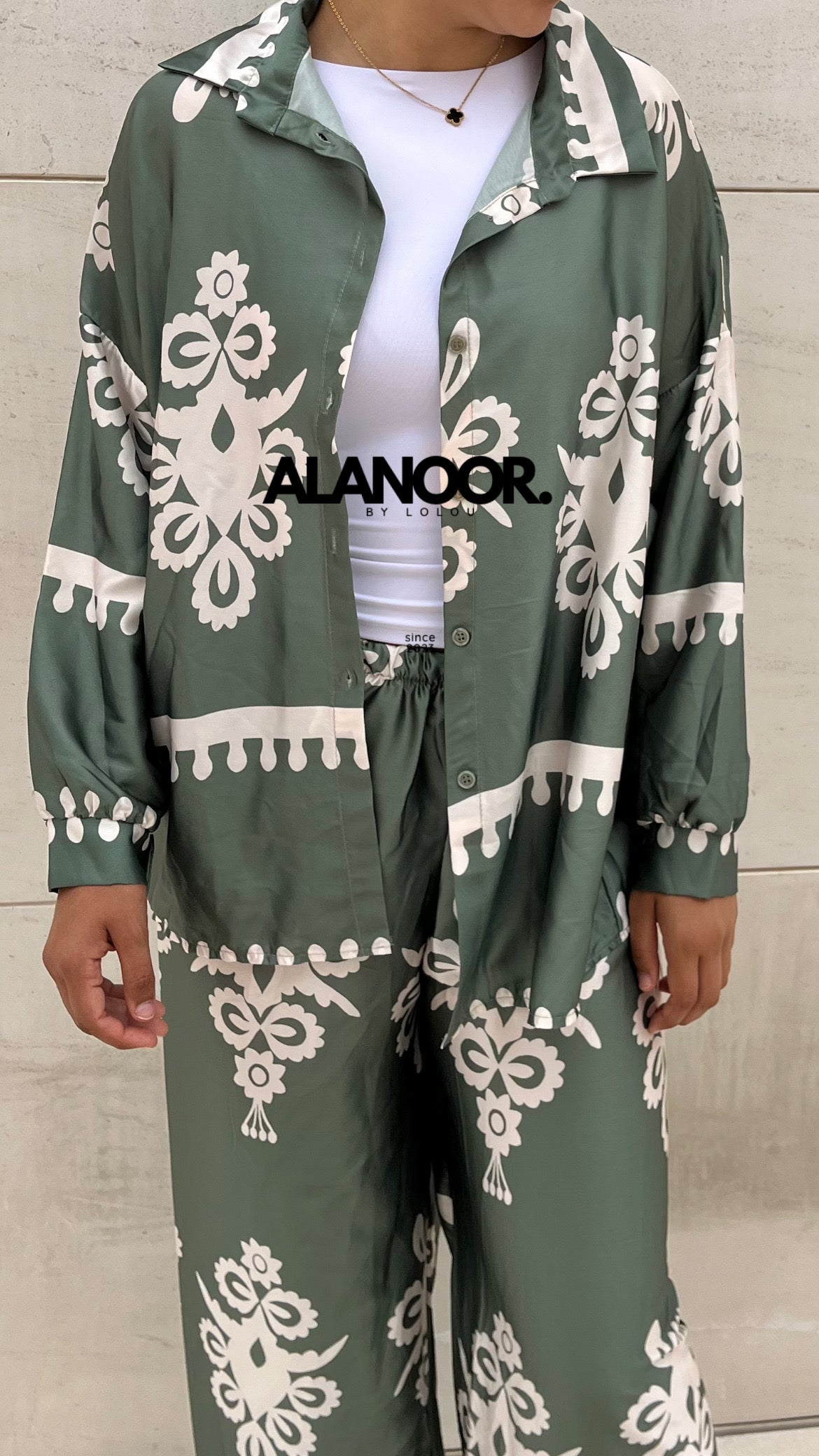 Conjunto estampado satinado verde