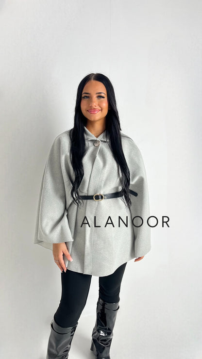 Capa con Cinturón gris