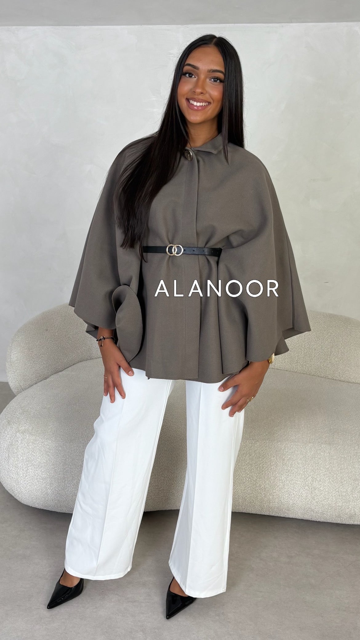 Capa con Cinturón Taupe