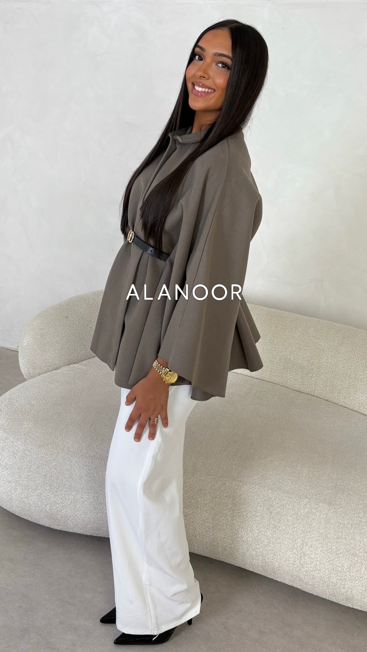 Capa con Cinturón Taupe